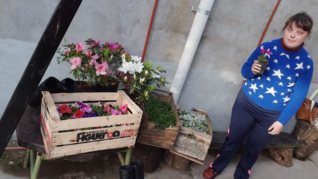Cultivar la solidaridad: Adriana recibió apoyo para su vivero y está feliz