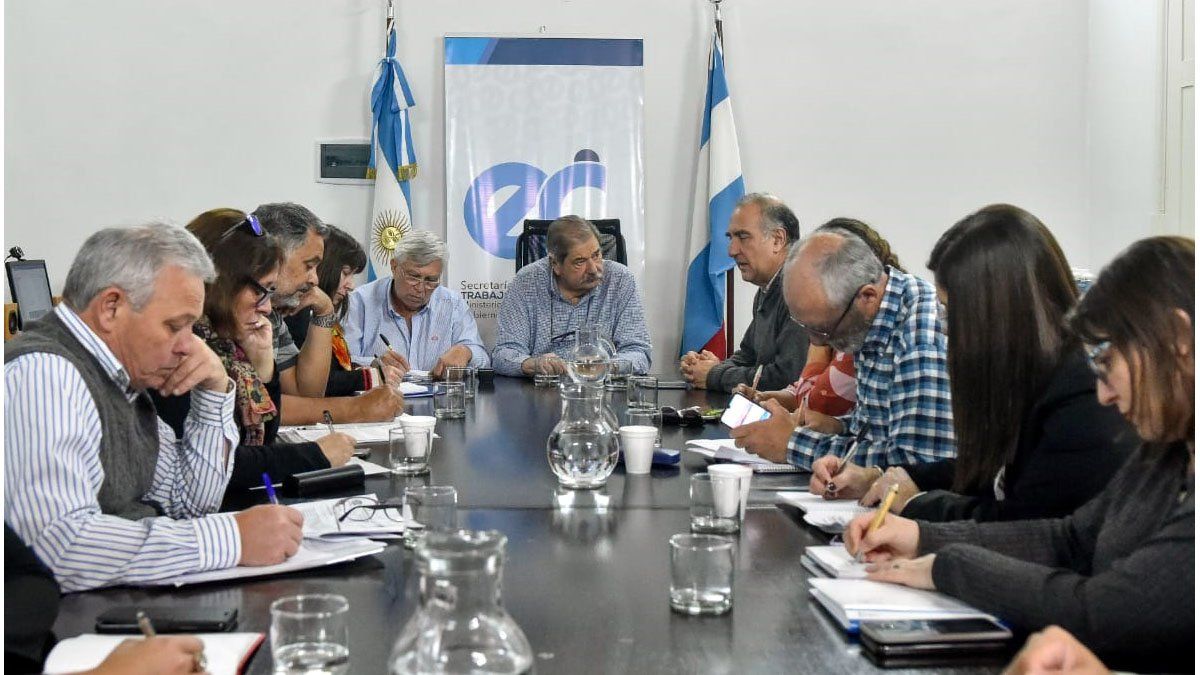 Estatales: la contrapropuesta de ATE a la oferta del gobierno - Vimarsana News