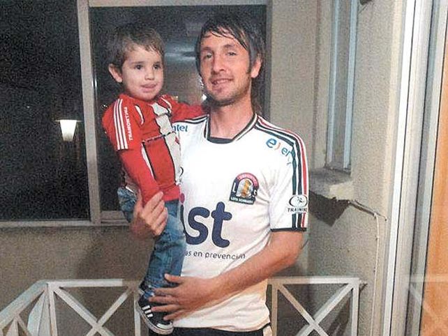 Con su hijo. Matías Banco posa con Bautista