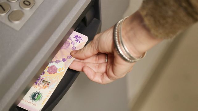 Los cajeros automáticos de la ciudad de Santa Fe no dan abasto con la entrega de dinero.&nbsp;