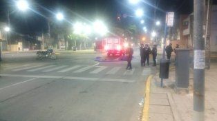 Falleció un motociclista luego de un choque con un colectivo sobre bulevar Oroño