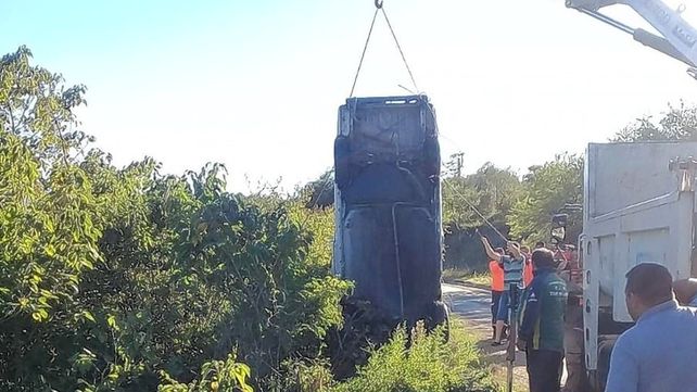 En Santa Elena un auto cayó de un puente y hay un fallecido