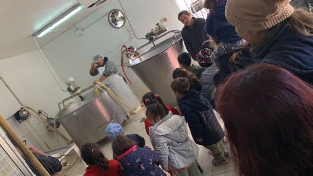 Escuela Almafuerte: alumnos asisten día por medio porque sus familias no pueden costear el viaje tras la suspensión del tren