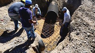 Corral, Simoniello y el interbloque oficialista impulsan el tratamiento para endeudarse por obras de desagües