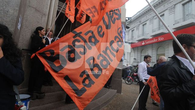 Los bancarios llegaron a un acuerdo salarial y se levantó el paro de 72 horas