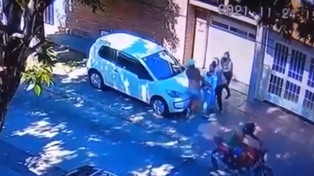 Video: violent theft of motorcycle jets from a woman in the Alberdi neighborhood