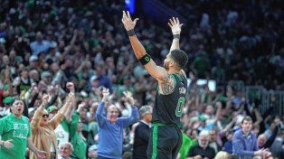 NBA: Celtics y Pacers, a semifinales del Este; Pistons descontó ante Knicks y Nuggets sacó ventaja.