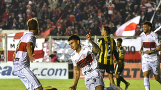 A pesar de la AFA. Deportivo Morón se quedó con el triunfo en el partido de ida jugando ante sus hinchas.