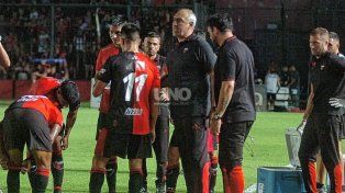 Colón retomó el trabajo este martes e Iván Delfino repetiría el equipo para visitar a Estudiantes de Río Cuarto.