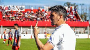 A los 36 años, falleció el DT de Luján Santiago Fredes.