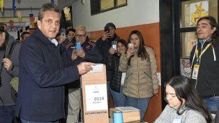 Sergio Massa emitió su sufragio por la mañana, en la Escuela EP N°34/ES N°45, de la localidad de Tigre.