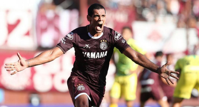 Jos&eacute; Sand quiere que Lan&uacute;s le haga contrato por un a&ntilde;o.