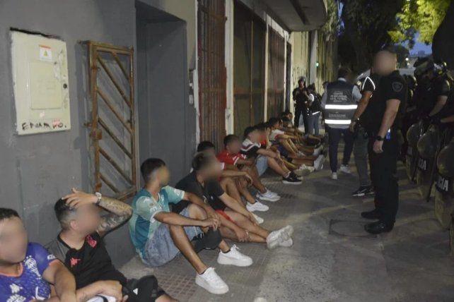 Dura sanción para la barrabrava de Huracán