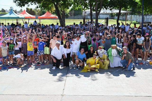 Villa Gobernador Gálvez. Los Reyes Magos llegaron a las Escuelas de Verano en el predio de la Cooperativa Integral&nbsp;