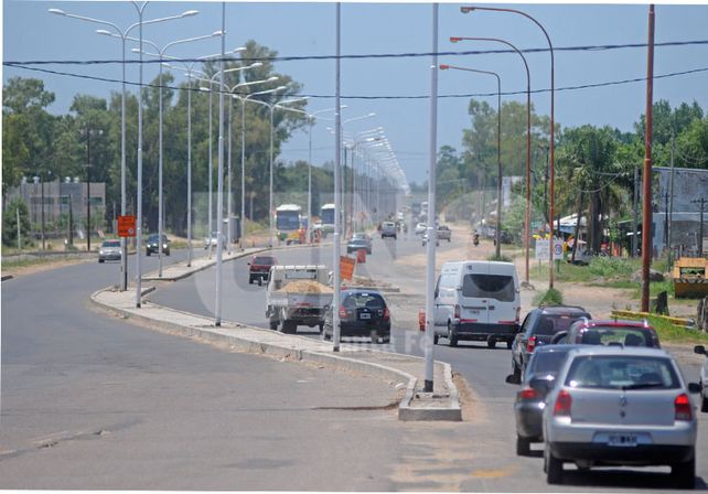 Los vecinos de la costa aplauden y esperan expectantes la bicisenda sobre la ruta 1