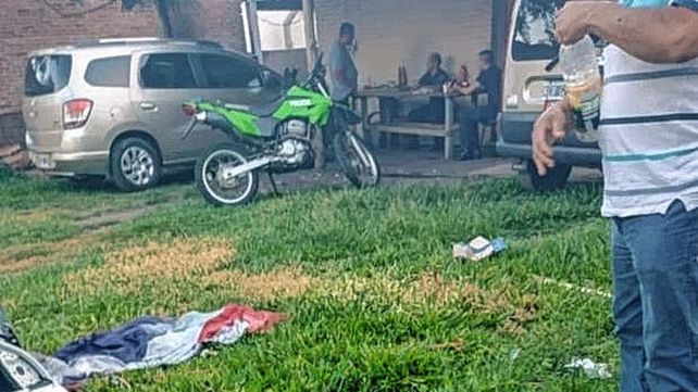 Los policías ya estaban preparando el fuego para cocinar la oveja