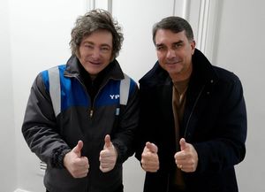 Milei se mete de lleno en la campaña brasileña y se abraza a Bolsonaro
