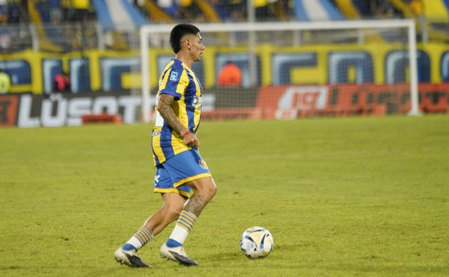 El volante central canalla estará abocado a la contención junto a Franco Ibarra. Actuará por Vicente Pizarro.