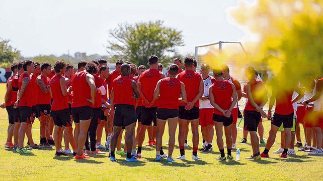 Todos juntos. El DT y los jugadores&nbsp; se encontrarán a las 17
