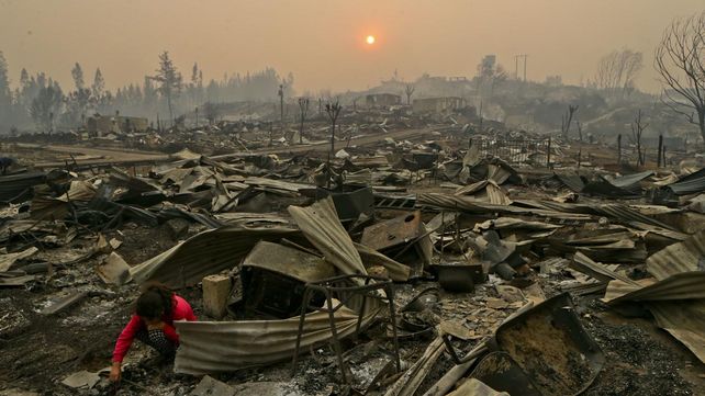 Las imágenes más estremecedoras de los incendios forestales en Chile