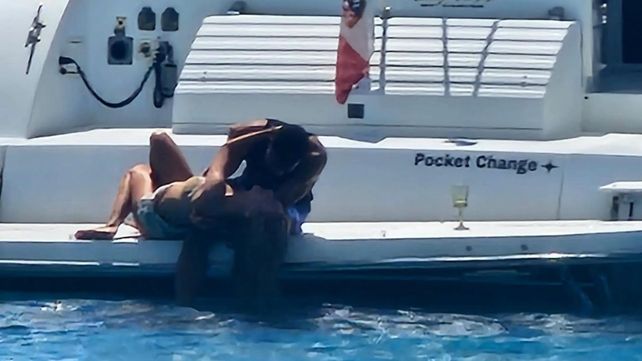 Kilyan Mbappé ty Ester Expósito disfrutan del romance durante la recuperación del delantero.