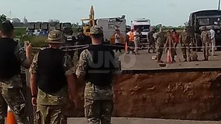 El Ejército construye el puente Bailey donde se hundió la ruta N°1