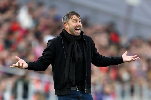 El Chacho Coudet recibió buenas y malas noticias antes del choque ante Central.