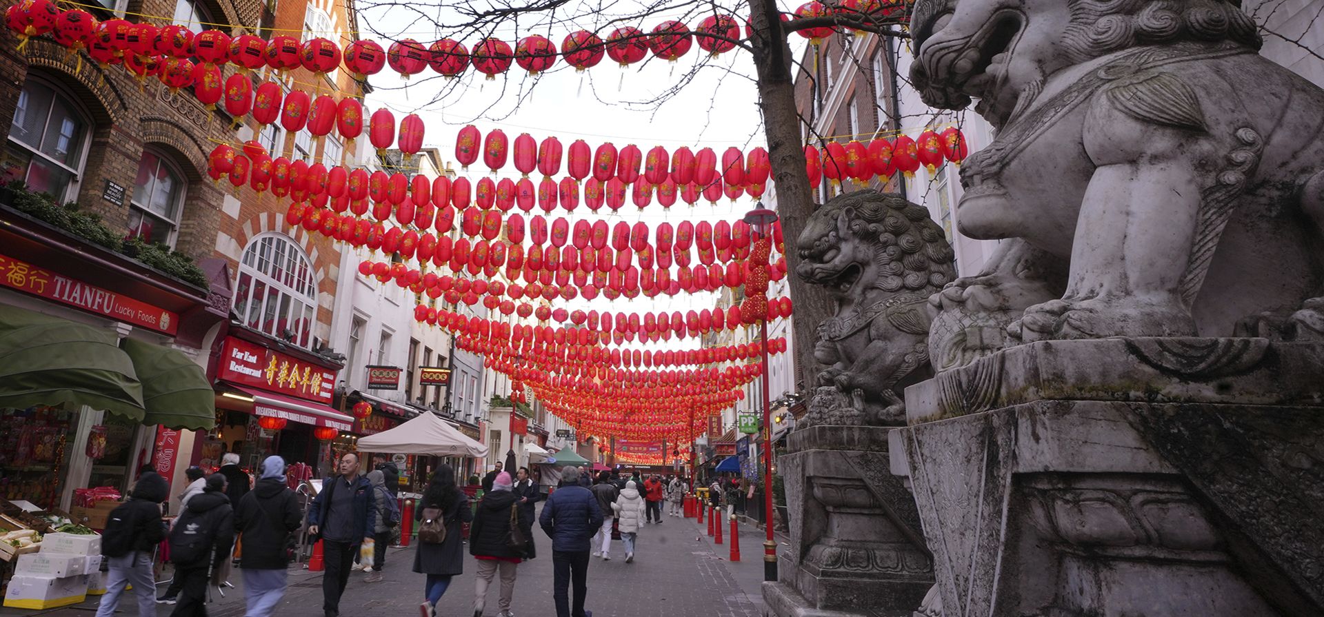 Linternas y adornos en Chinatown, mientras las comunidades chinas celebran el Año Nuevo Lunar, también conocido como Festival de Primavera o Año Nuevo Chino, en Londres, Inglaterra, el miércoles 29 de enero de 2025. (Foto AP/Kirsty Wigglesworth) Linternas y adornos en Chinatown, mientras las comunidades chinas celebran el Año Nuevo Lunar, también conocido como Festival de Primavera o Año Nuevo Chino, en Londres, Inglaterra, el miércoles 29 de enero de 2025. (Foto AP/Kirsty Wigglesworth)