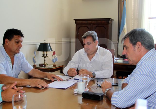 Ante la situación en Sauce Viejo, Farías y Jatón se reunieron con Uliambre