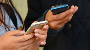 No se puede usar el celular en el box electoral.