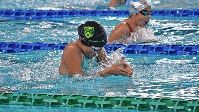Regatas de Santa Fe organiza el tradicional Torneo Verde y Oro de natación.