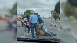 Quiso robar una cartera y lo atacaron vecinos de barrio La Guardia