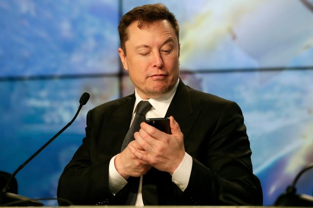 El anuncio del multimillonario dueño de Tesla y Space X hizo bajar hoy las acciones de Twitter 14%.
