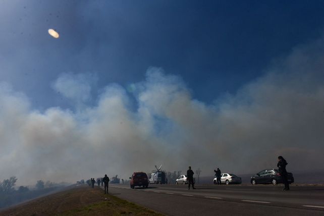 El fuego en la zona de islas del Delta del Paraná sigue castigando a los habitantes de Rosario y las ciudades vecinas.&nbsp;