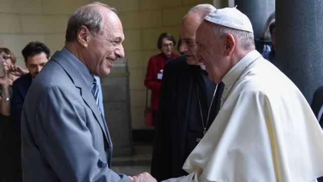 El ex magistrado de la Corte Suprema de Justicia Eugenio Zaffaroni en su visita al Papa Francisco en el Vaticano.&nbsp; 