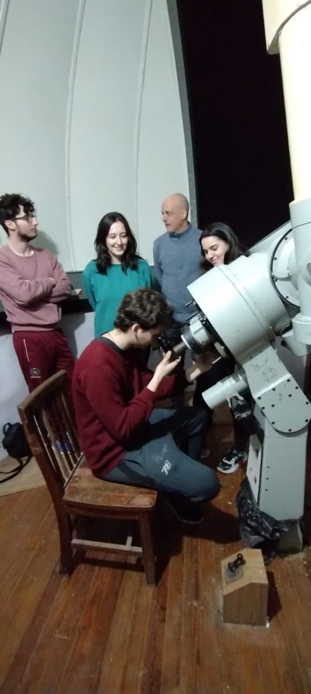 La cara luminosa de la luna: la historia de la recuperación del telescopio de la Biblioteca Vigil