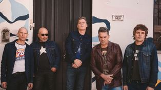 Ella es tan Cargosa, de festejo. Rodrigo “Rulo” Manigot (centro):“ Oír a tremendos artistas interpretar nuestras canciones nos hincha el pecho”.
