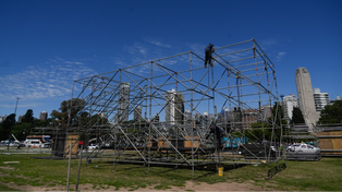 Rosario se prepara para Colectividades: ya montan las carpas en el Parque a la Bandera