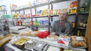 La tradicional libreta de fiado aún sigue vigente en la ciudad