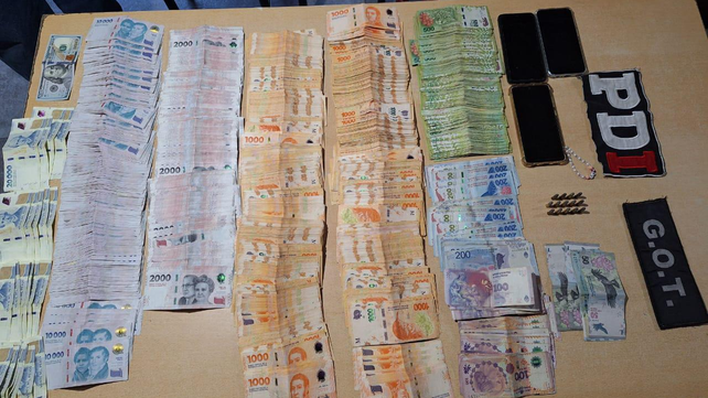 Allanamientos en la zona noroeste de Rosario. El dinero incautado a un grupo dedicado al microtráfico de drogas. 