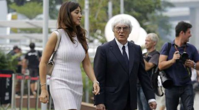 Bernie Ecclestone junto a su novia.