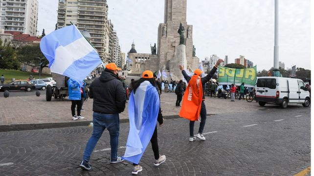 Vicentin: fuerte respaldo en el Monumento a la Bandera a la intervención estatal