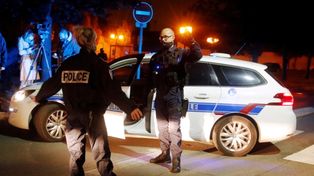 Francia: sorprendieron a más de ochenta personas en una orgía clandestina
