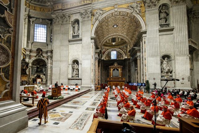 ACTO. Momento del rittual celebrado este sábado en la basílica de San Pedro y presidido por Francisco.