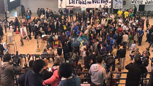 Una multitud despide los restos de Micaela García