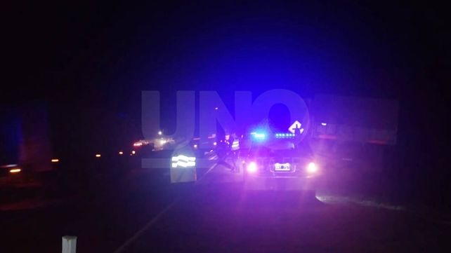 Violento choque frontal de camiones que terminó con una persona herida