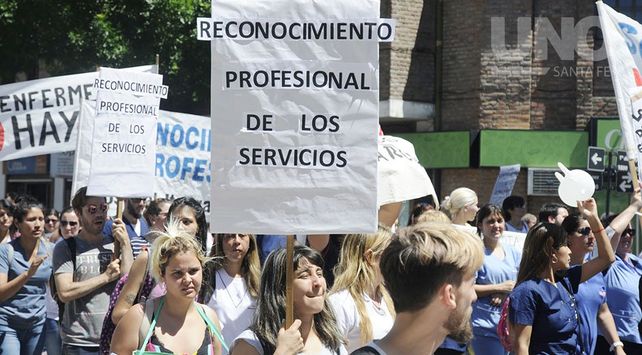marcha protesta reclamo de enfermeros