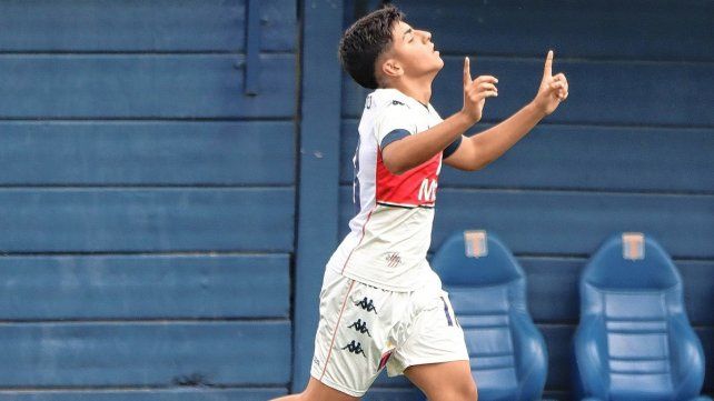 Benjamín Agüero festeja su gol en Tigre.