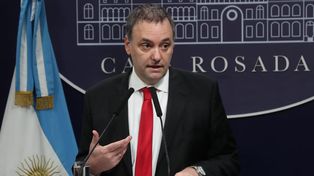 Adorni reveló que el estudio de idoneidad estandarizado alcanzará a 40 mil empleados de la planta transitoria y contratados.