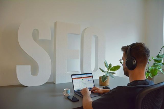 Cómo Casinoble Aborda la Conversión en el Lado Comercial de una Plataforma de Comparación — Un Caso de Estudio en Optimización Editorial